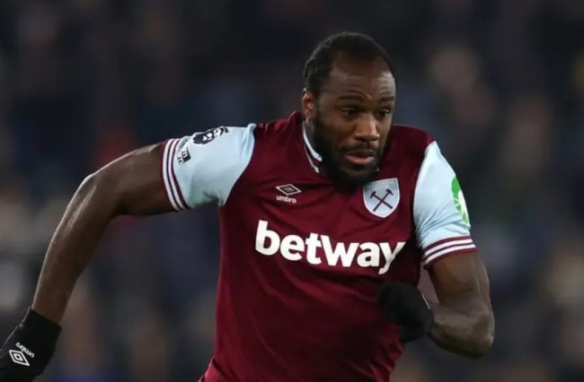 Michail Antonio rời West Ham.
