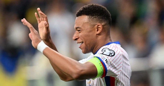 Mbappe cân bằng thành tích của Henry.