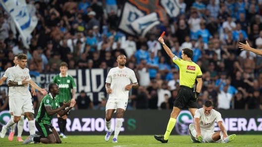 Serie A mới xuất hiện 2 thẻ đỏ mùa này.
