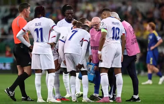 Dembele chấn thương trong trận thắng Ukraine