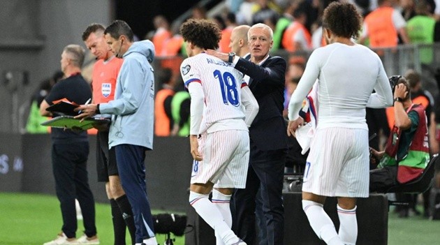 Deschamps châm ngòi mâu thuẫn với PSG