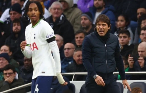 Conte đánh giá thấp Spence.