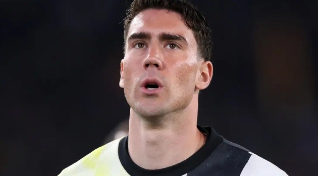 Milan chưa từ bỏ Vlahovic.