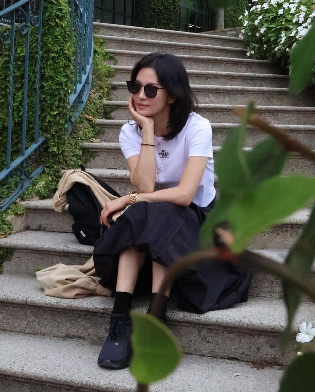 Sự kết hợp này vừa cá tính vừa nữ tính.