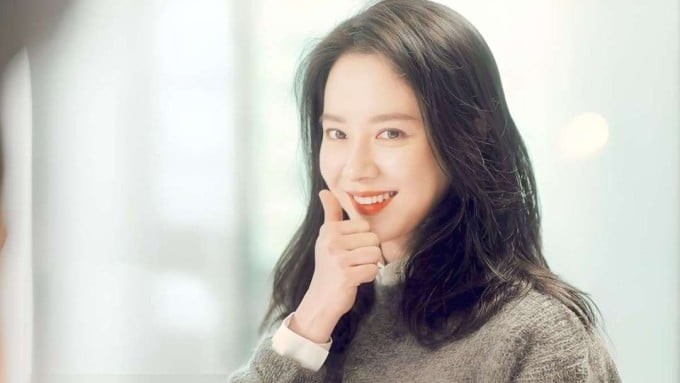  Ji Hyo tin rằng khi da đủ nước, hàng rào bảo vệ sẽ vững chắc hơn, đồng thời các nếp nhăn cũng chậm hình thành