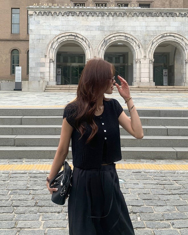 Đây là item phù hợp cho dân công sở, nhưng cũng rất lý tưởng để đi dạo, cà phê hay du lịch.