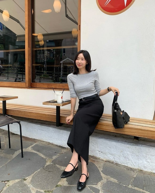 Nếu cần một món đồ vừa thanh lịch vừa nữ tính, chân váy dài màu trung tính chính là sự lựa chọn hoàn hảo
