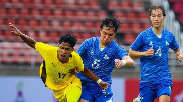 U23 Malaysia (áo vàng) giành chiến thắng hủy diệt trước U23 Mông Cổ.