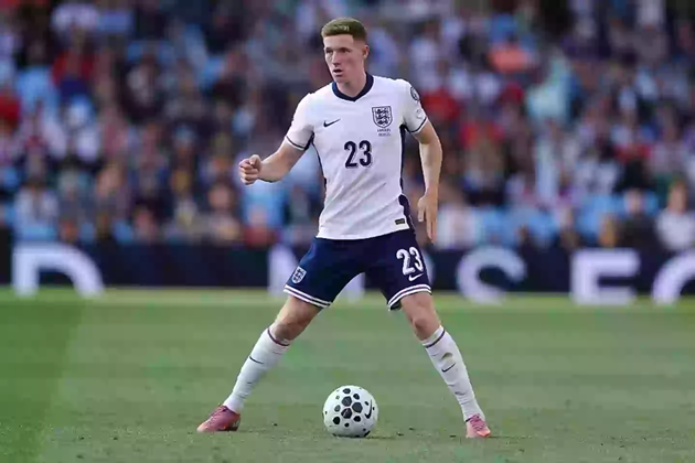 Dixon gọi Anderson là cầu thủ của Leeds dù anh đã chuyển đến Nottingham từ đầu năm 2024.