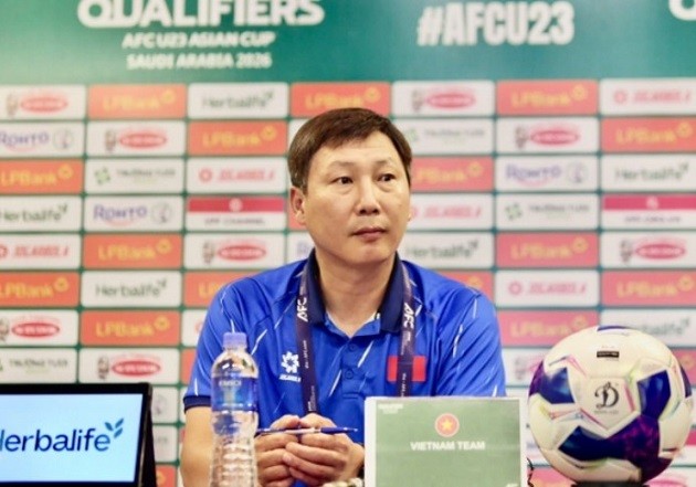 HLV Kim Sang-sik phải tìm ra cách cải thiện lối chơi và khâu dứt điểm của ĐT Việt Nam.