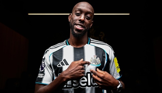 Wissa nghỉ 8 trận trong màu áo Newcastle.