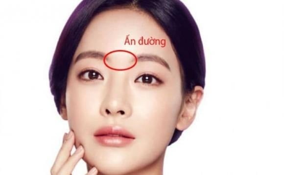 Ấn đường, khoảng giữa hai chân mày, từ lâu được xem là