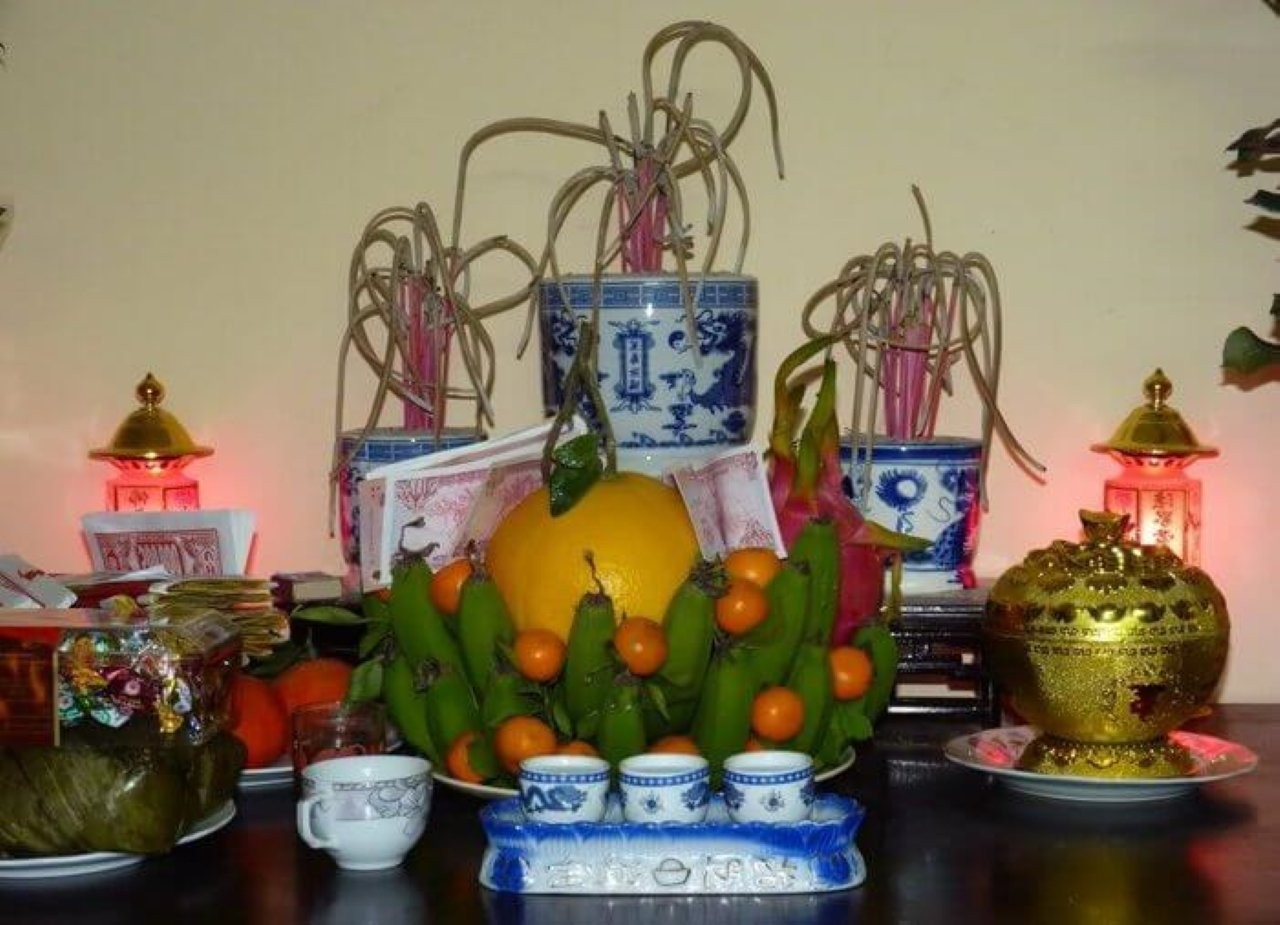 Bát hương nhà bạn có lộc hay không, hãy cùng điểm qua 10 dấu hiệu này. (Ảnh minh họa)