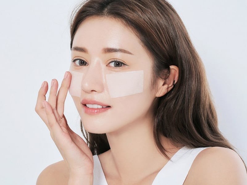 Tẩy trang là bước đầu tiên cần thiết, ngay cả khi bạn không trang điểm