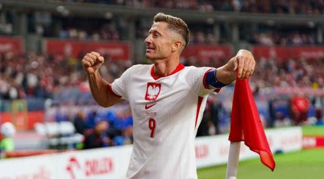 Robert Lewandowski ghi bàn thắng đầu tiên trong mùa bóng.