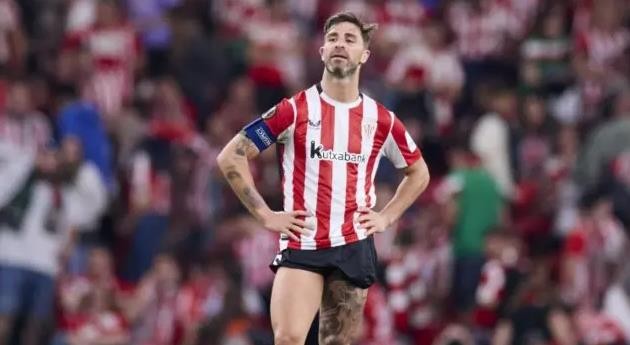 Yeray Alvarez bị treo giò 10 tháng.