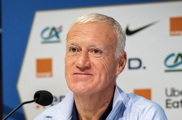  Deschamps không nhận lỗi khi tung Dembele vào sân.