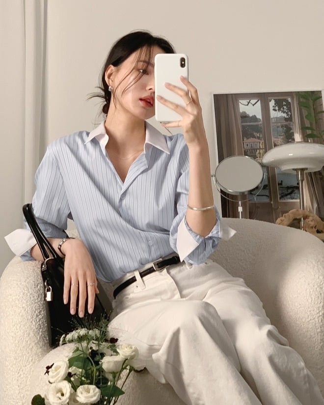 Nếu phải chọn ra một item vừa cổ điển vừa hiện đại cho mùa thu, áo sơ mi sáng màu chắc chắn là câu trả lời hoàn hảo.