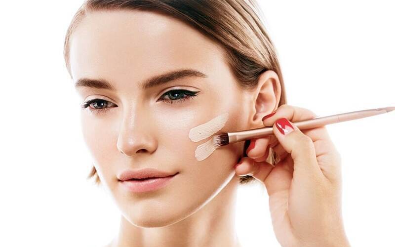Nắm rõ những món đồ cần có và cần tránh sẽ giúp lớp makeup trông mịn màng, tự nhiên