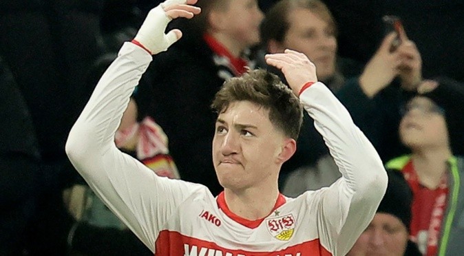 Arsenal đang cân nhắc chiêu mộ Stiller.