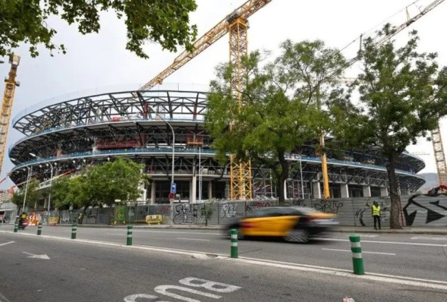 Barcelona chưa thể trở lại Spotify Camp Nou.