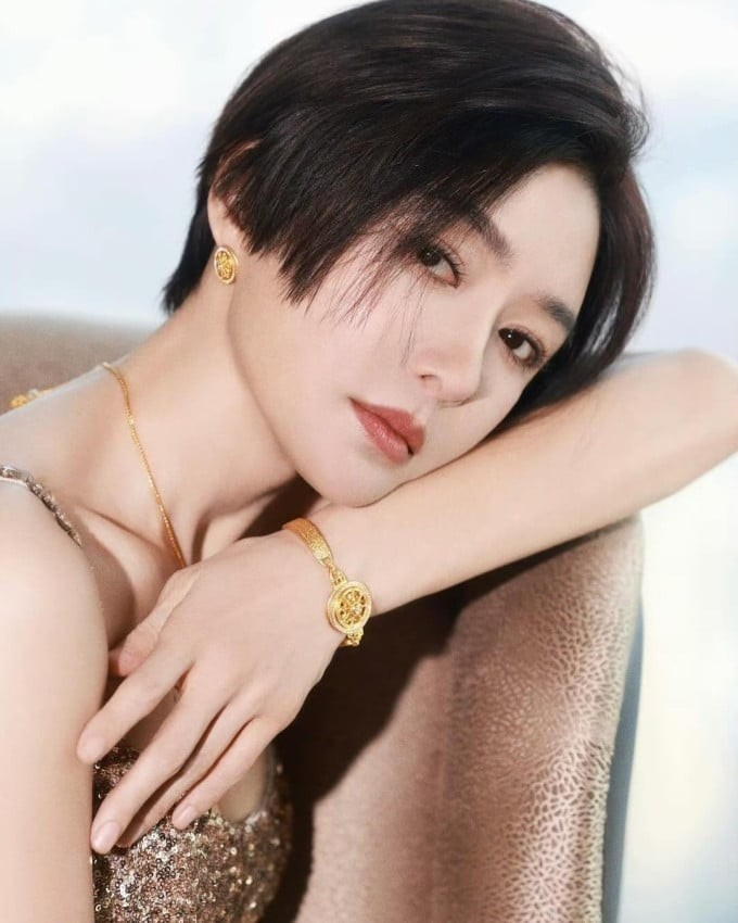 Sau tuổi 25, lượng collagen trong cơ thể bắt đầu giảm dần, khiến da dễ xuất hiện nếp nhăn, chảy xệ