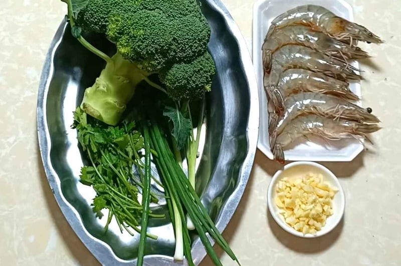 Nguyên liệu làm món súp lơ xanh xào tôm