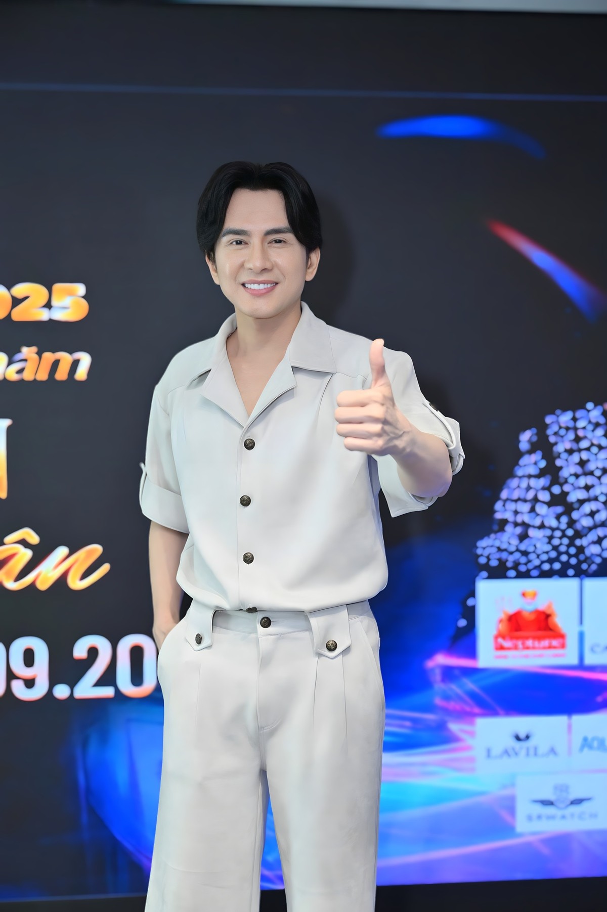 Ca sĩ Đan Trường.