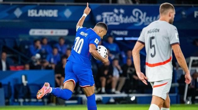 Mbappe tỏa sáng đúng lúc.