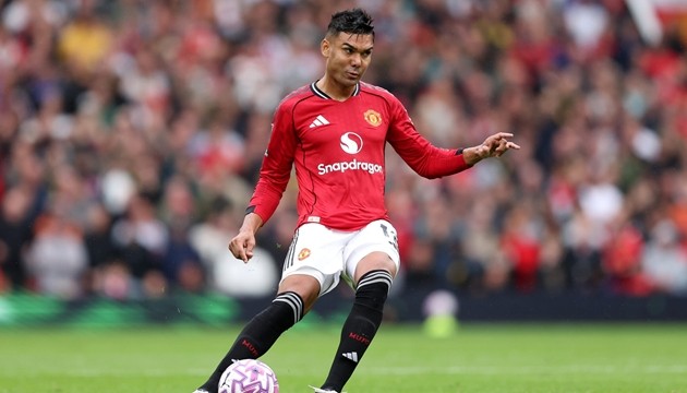 Casemiro kịp trở lại cho trận Derby Manchester.