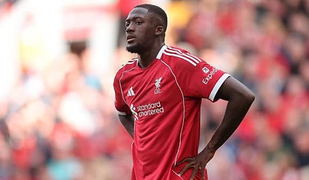 Ibrahima Konate đối mặt tương lai bất định.