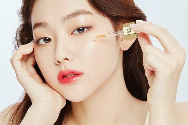 6 bước cơ bản nên thực hiện mỗi ngày để là phẳng nếp nhăn quanh mắt
