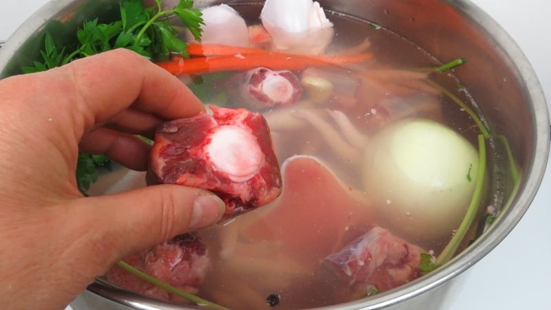 Hầm xương cho 1 thứ này vào nồi, nước trong veo, ngọt lịm chỉ sau 5 phút