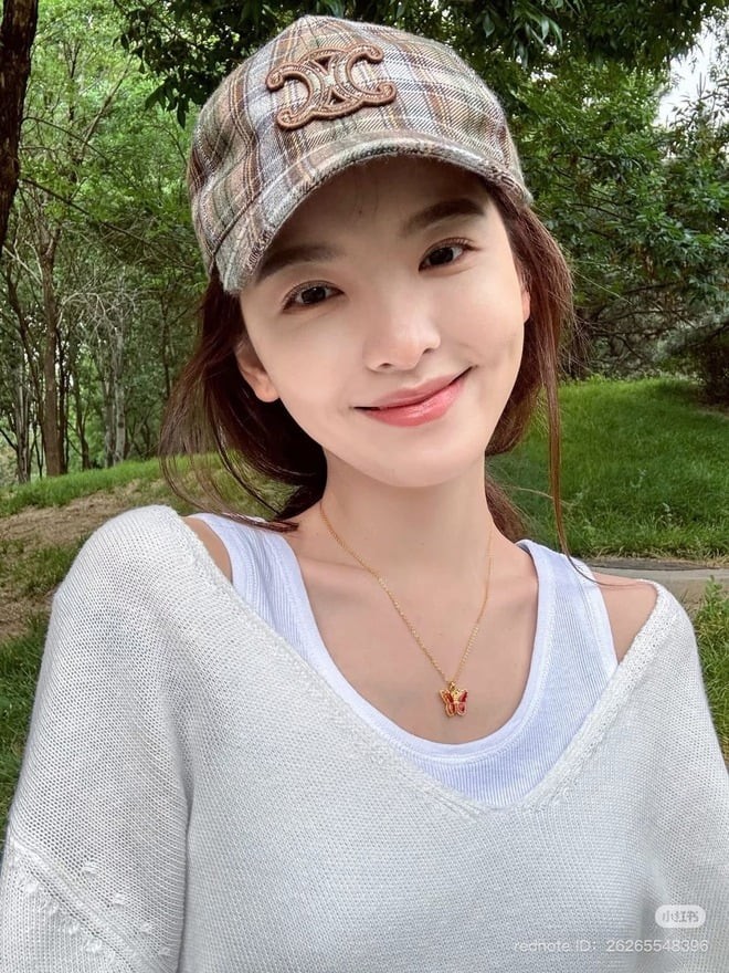 Không thể thiếu trong bộ sưu tập chính là mũ lưỡi trai – item “đa năng” vừa thời trang vừa tiện lợi