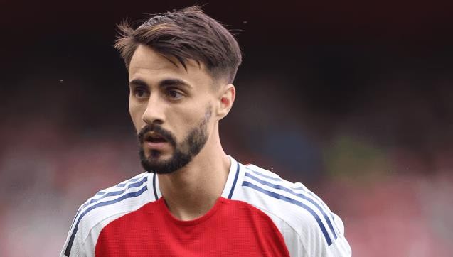 Arsenal có thể thu về 20 triệu euro khi bán Viera.
