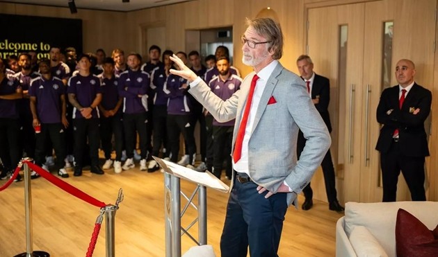 Sir Jim Ratcliffe dường như là người phù hợp hơn với Manchester United.