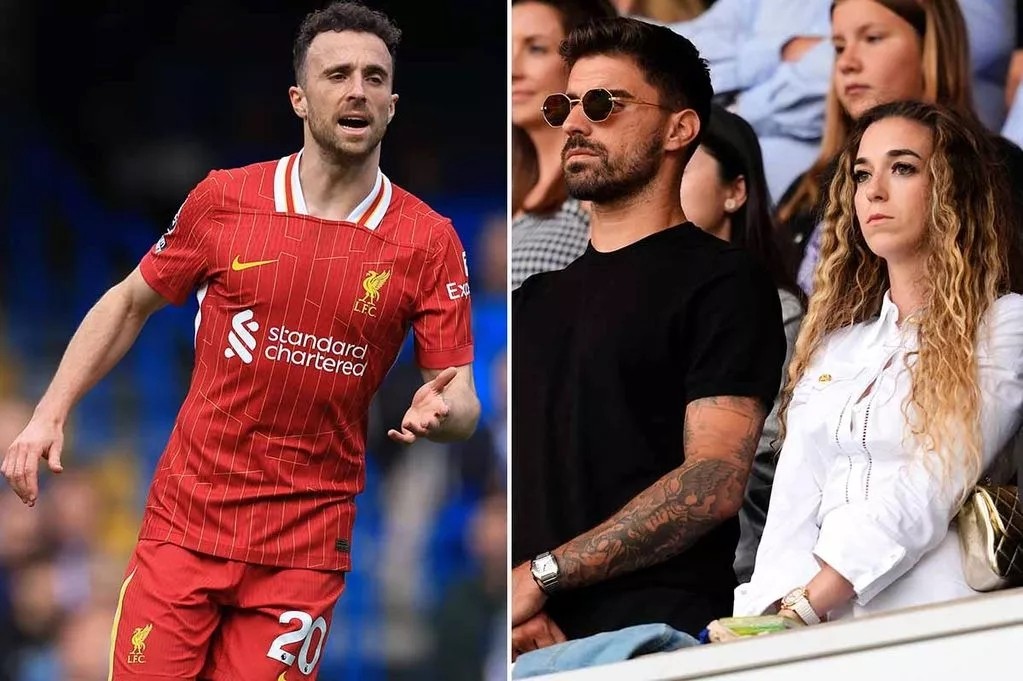 Diogo Jota (trái), Ruben Neves và Rute Cardoso khi Wolverhampton Wanderers tưởng nhớ ngôi sao quá cố.