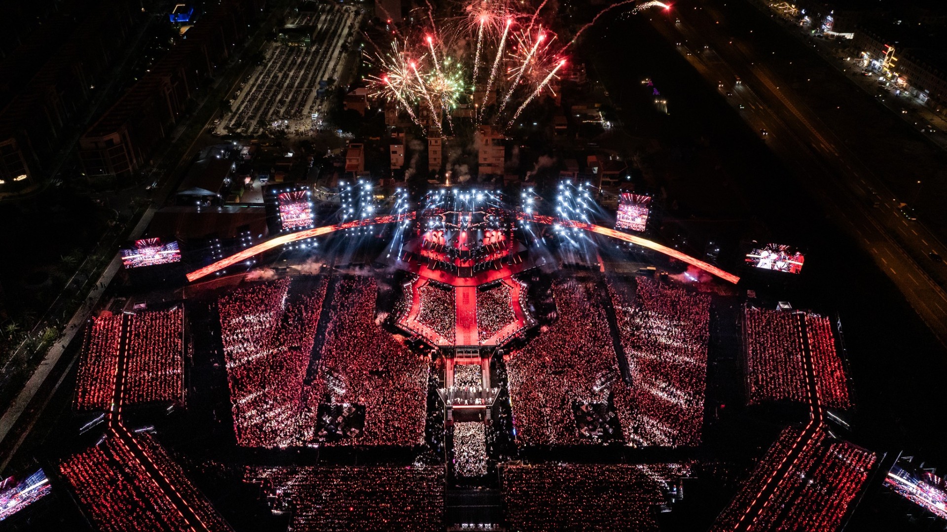 Concert Anh trai vượt ngàn chông gai được tổ chức với quy mô hoành tráng tại The Global City.