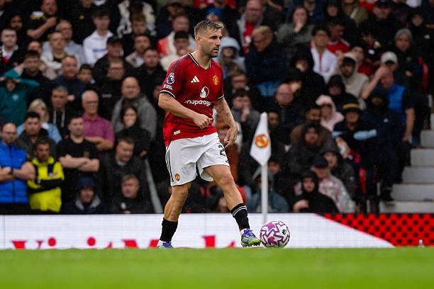 Nếu Shaw tỏ ra ăn ý với Sesko, Man Utd sẽ phải gạt bỏ Lisandro Martinez. 
