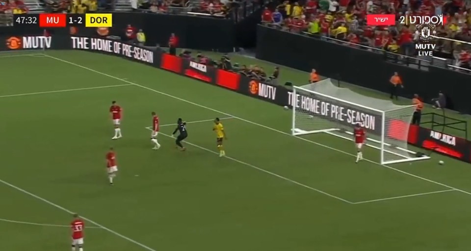 Onana từng hét thẳng vào mặt Maguire ngay trong lần đầu tiên khoác áo Man Utd. 