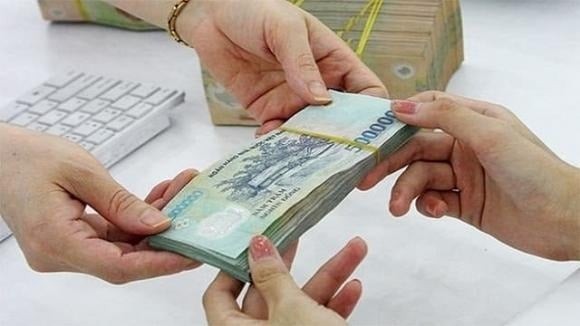Cụ thể, từ năm 2026, khái niệm lương cơ sở sẽ được bãi bỏ, thay bằng mức lương cơ bản được quy định trực tiếp bằng con số cụ thể trong bảng lương. 