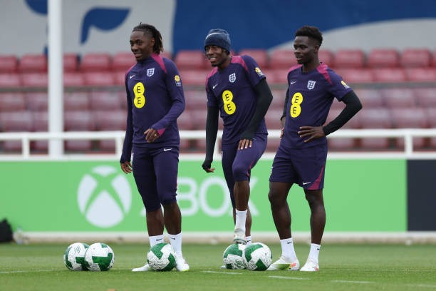 Eberechi Eze và Noni Madueke đều đã đầu quân cho Arsenal, sát cánh cùng Bukayo Saka trên hàng công.