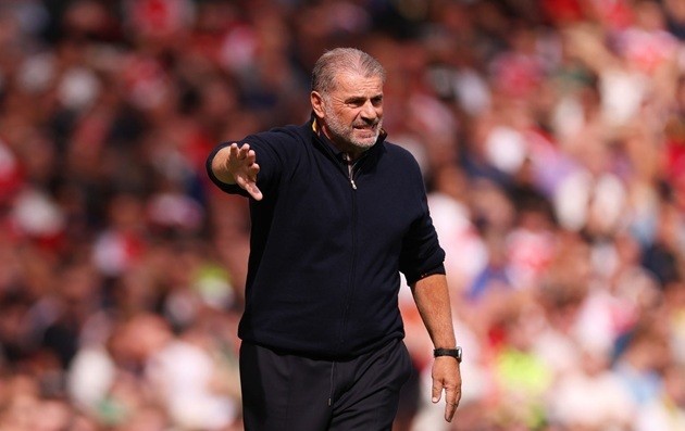  Postecoglou đã ra mắt Forest.