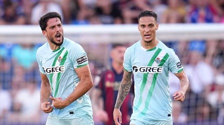 Antony góp công lớn giúp Betis giành 1 điểm.