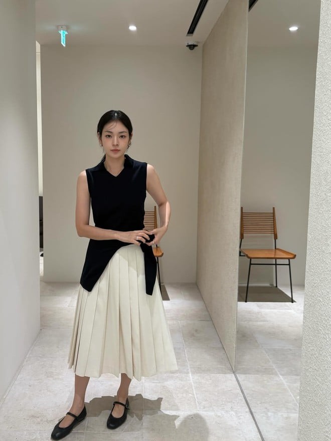 Mẫu giày này kết hợp hoàn hảo với váy midi hoặc váy xếp ly, tạo nên hình ảnh đầy nữ tín