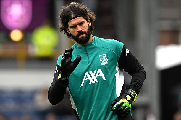 Alisson Becker - 7.3: Không phải cứu thua lần nào trong cả trận, luôn cho thấy khả năng phân phối bóng tốt.
