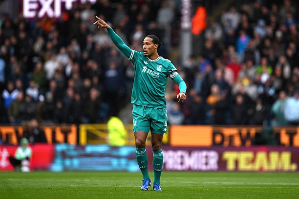 Virgil van Dijk - 7.7: Mắc lỗi với một đường chuyền bất cẩn dẫn đến cơ hội tốt nhất của Burnley, nhưng sau đó đã xuất sắc ngăn chặn các pha phản công của đối thủ.