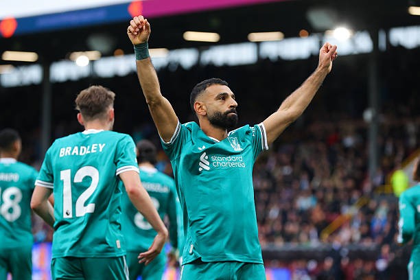 Mohamed Salah - 5/10: Gần như không tham gia vào lối chơi và đưa ra quyết định sai lầm trong một pha phản công. Chỉ là cái bóng của chính mình, nhưng đã thể hiện thần kinh thép để thực hiện thành công quả phạt đền quyết định.