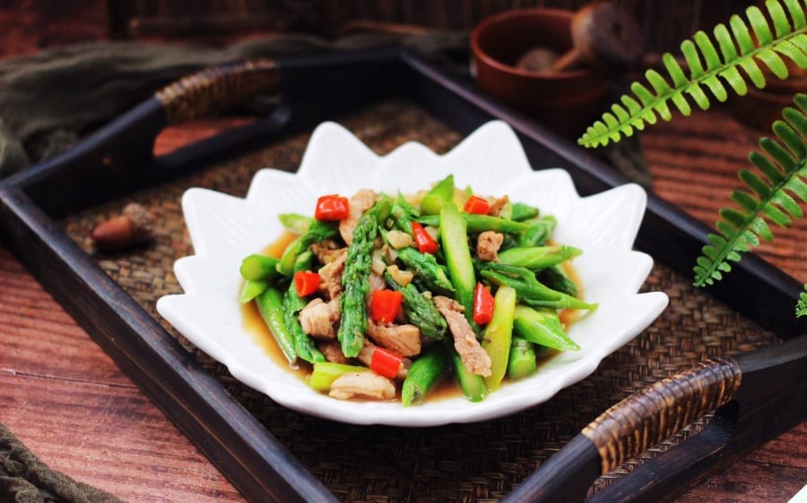 Thành phẩm món măng tây xào thịt