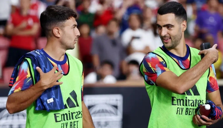 Zubimendi và Merino từng khoác chung màu áo Real Sociedad.